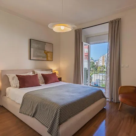 187 - Urban Hideaway - Sunny & Lizbona