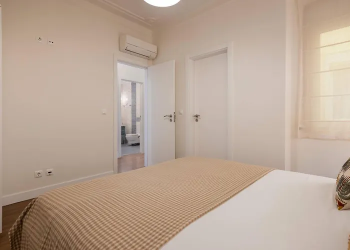 187 - Urban Hideaway - Sunny &