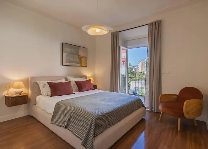 187 - Urban Hideaway - Sunny & Lisbon