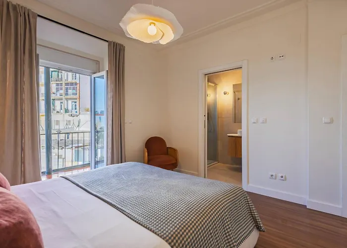 187 - Urban Hideaway - Sunny & *