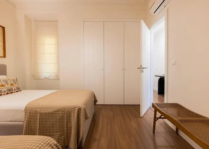 187 - Urban Hideaway - Sunny & Lisbon