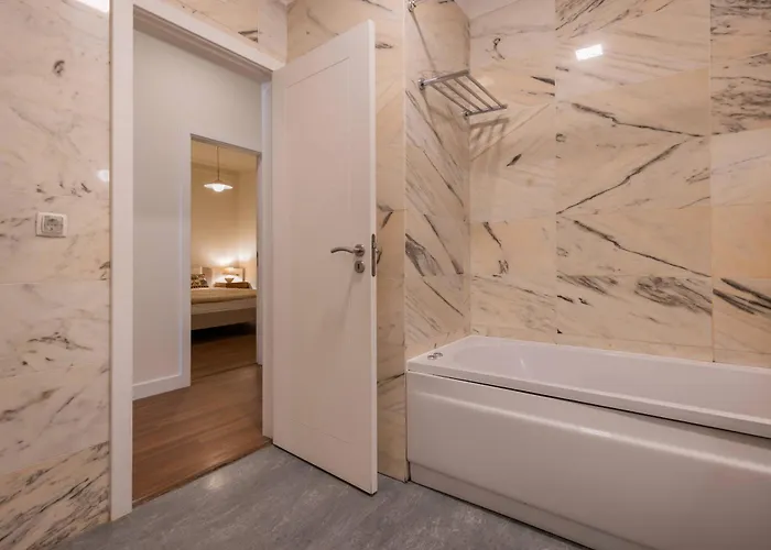 187 - Urban Hideaway - Sunny & Lisboa