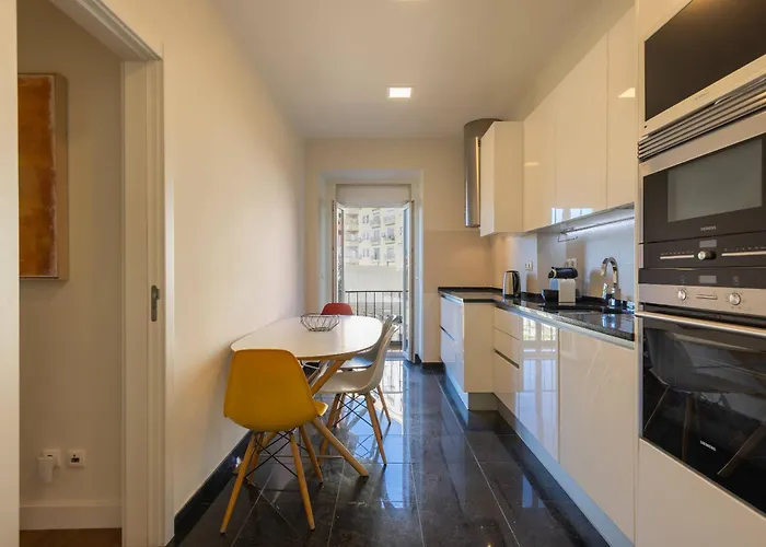 187 - Urban Hideaway - Sunny & *